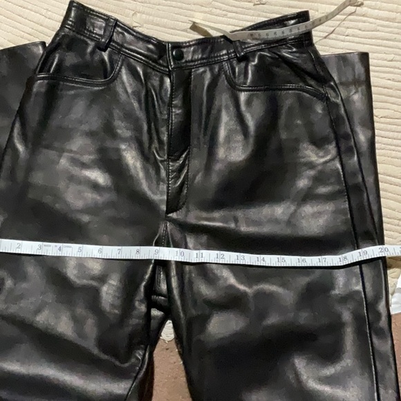 Danier leather sz 8 (vintage?) lined leather pants. Perfect condition!! - Picture 13 of 13